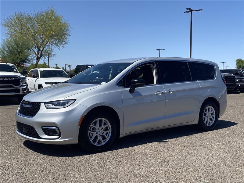 Chrysler Pacifica Touring L 2024