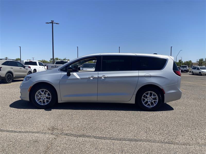 Chrysler Pacifica Touring L 2024