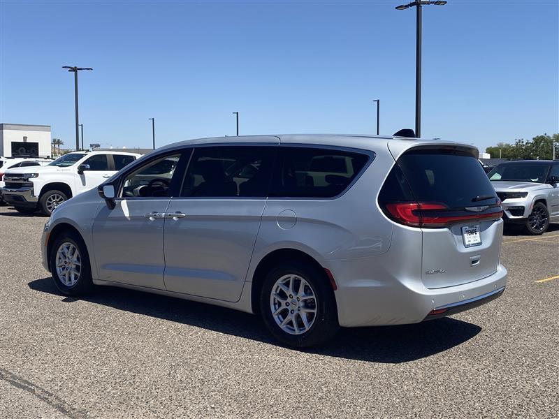 Chrysler Pacifica Touring L 2024