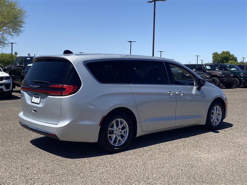Chrysler Pacifica Touring L 2024