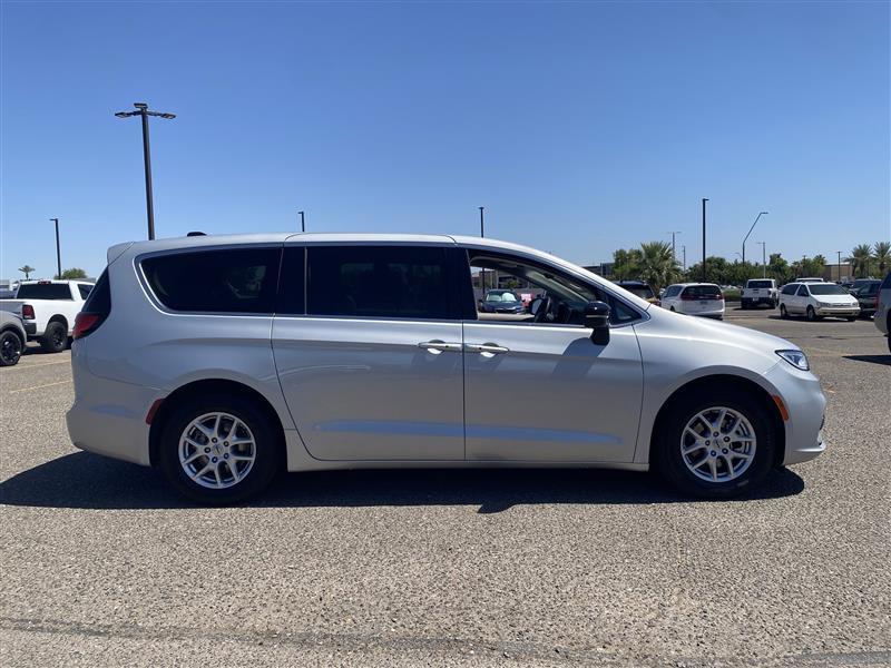 Chrysler Pacifica Touring L 2024