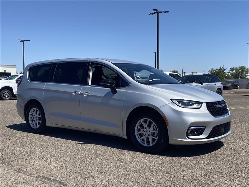 Chrysler Pacifica Touring L 2024