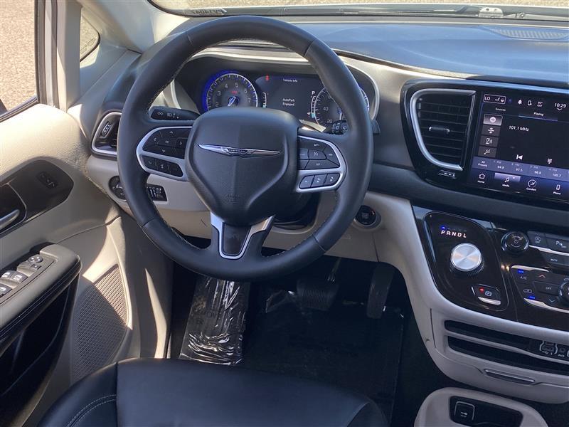 Chrysler Pacifica Touring L 2024