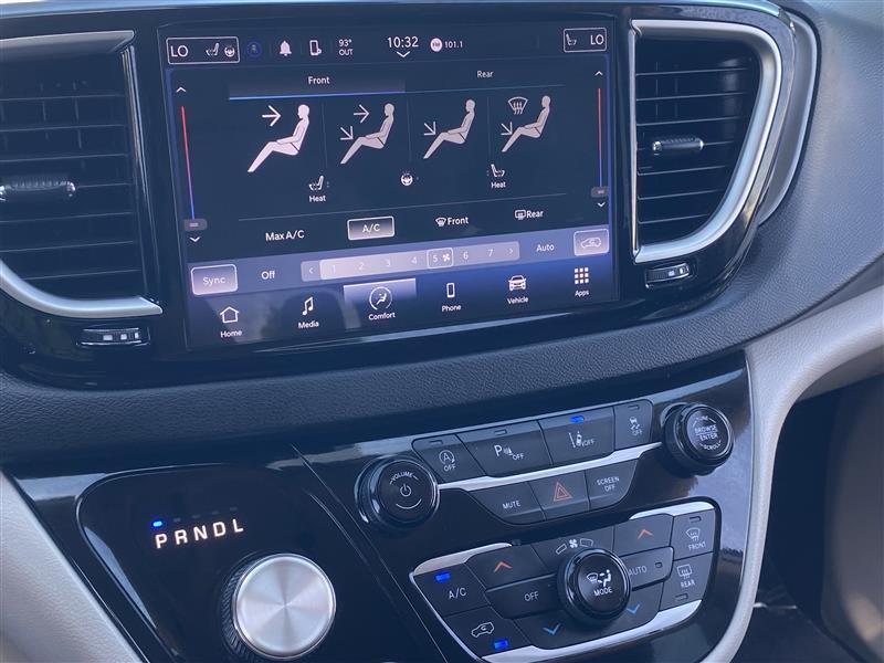 Chrysler Pacifica Touring L 2024