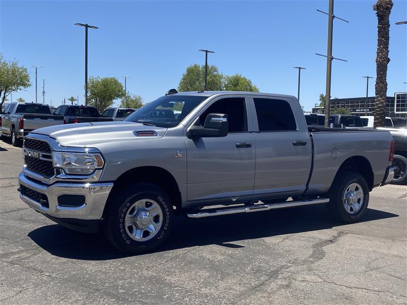 RAM 2500 Tradesman Crew Cab SWB 4WD 2024