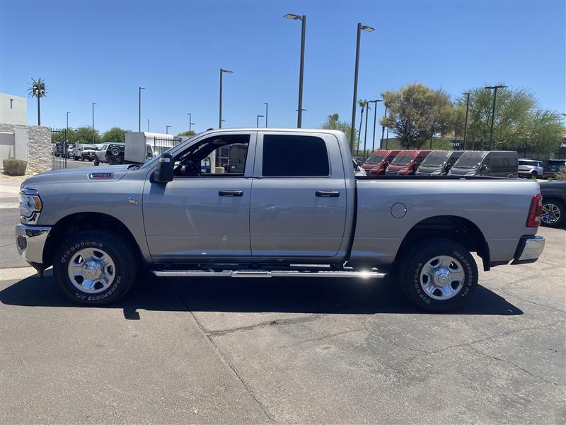 RAM 2500 Tradesman Crew Cab SWB 4WD 2024
