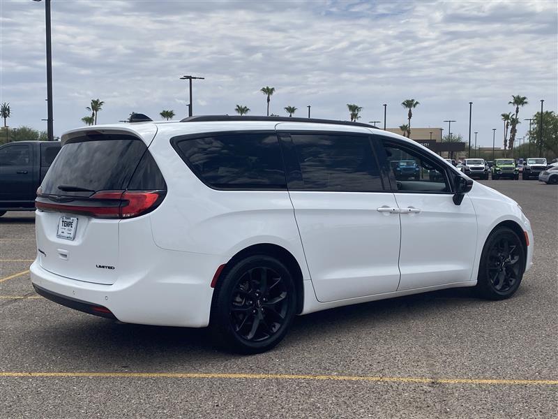 Chrysler Pacifica Limited 2025