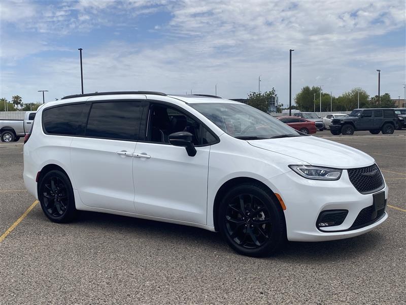 Chrysler Pacifica Limited 2025