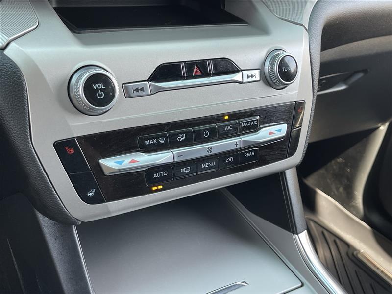 Ford Explorer XLT 2023