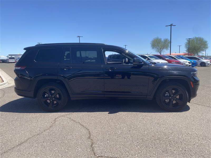 Jeep Grand Cherokee L Laredo 4WD 2023