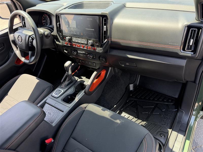 Nissan Frontier PRO-4X Crew Cab 4WD 2026