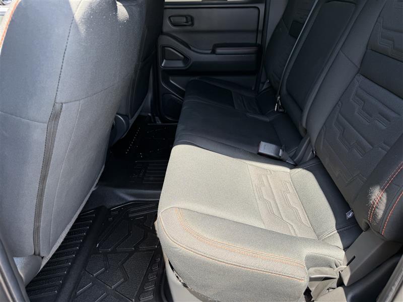 Nissan Frontier PRO-4X Crew Cab 4WD 2026
