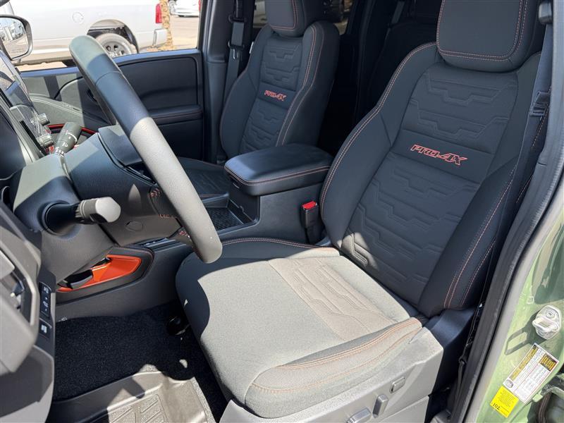 Nissan Frontier PRO-4X Crew Cab 4WD 2026