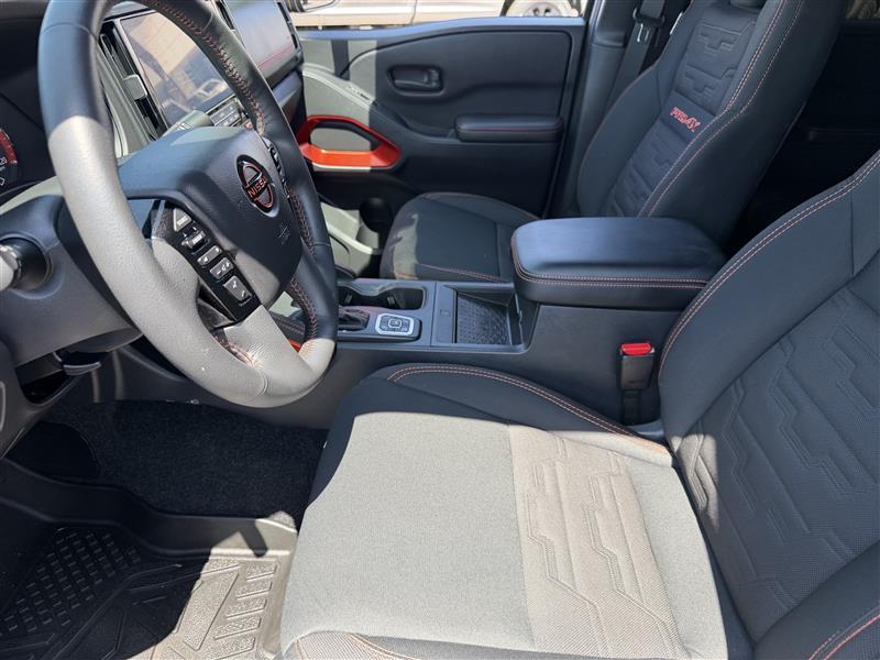 Nissan Frontier PRO-4X Crew Cab 4WD 2026
