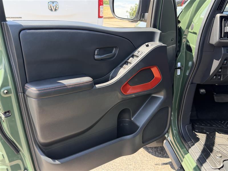Nissan Frontier PRO-4X Crew Cab 4WD 2026