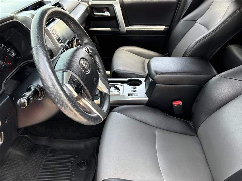Toyota 4Runner SR5 4WD 2020