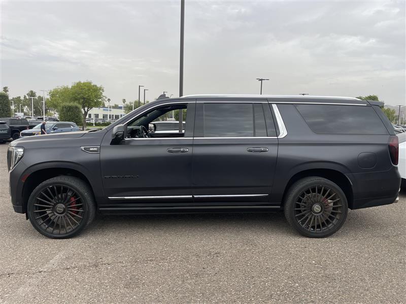 GMC Yukon XL Denali Ultimate 4WD 2023