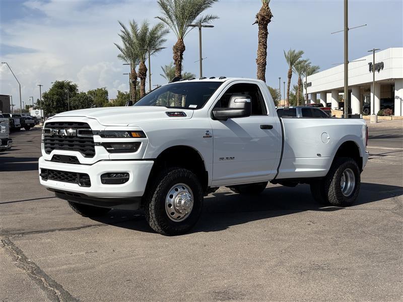 RAM 3500 Big Horn Regular Cab 4WD DRW 2026