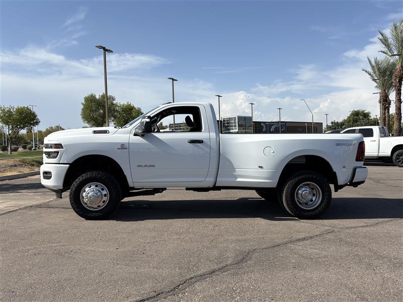 RAM 3500 Big Horn Regular Cab 4WD DRW 2026