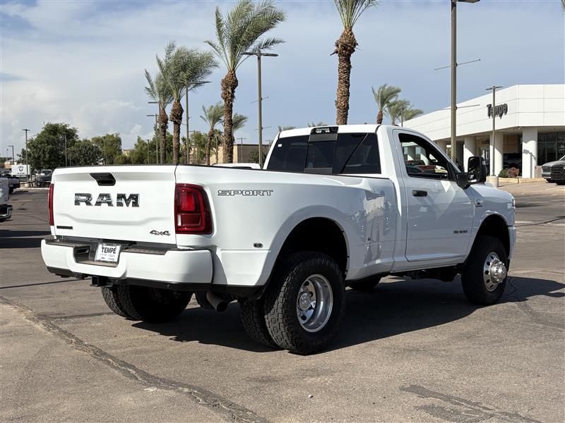 RAM 3500 Big Horn Regular Cab 4WD DRW 2026