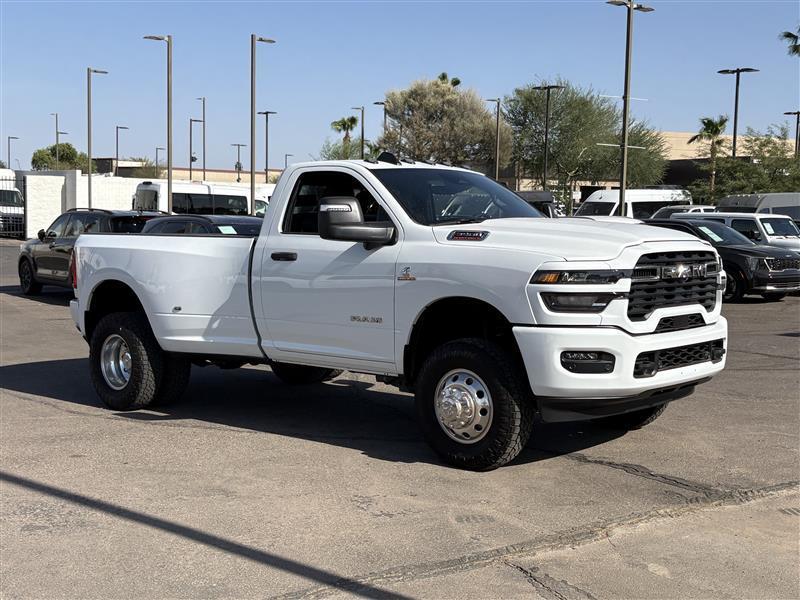 RAM 3500 Big Horn Regular Cab 4WD DRW 2026