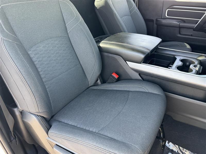 RAM 3500 Big Horn Regular Cab 4WD DRW 2026