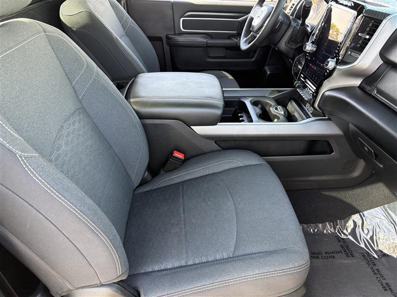 RAM 3500 Big Horn Regular Cab 4WD DRW 2026