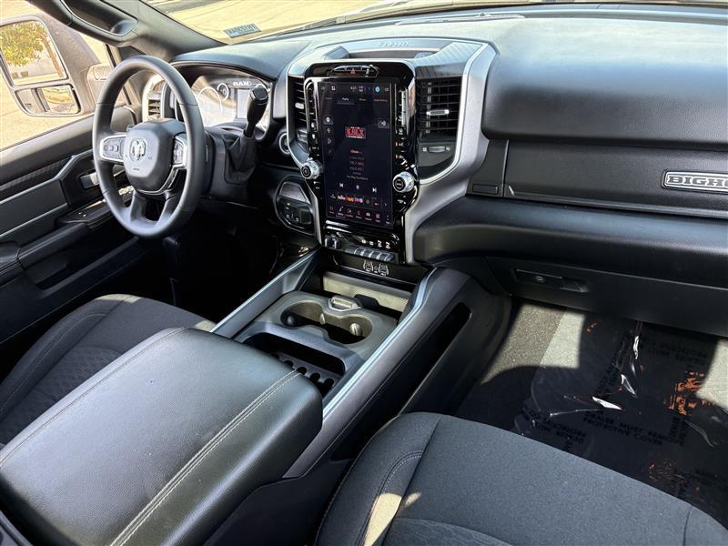 RAM 3500 Big Horn Regular Cab 4WD DRW 2026