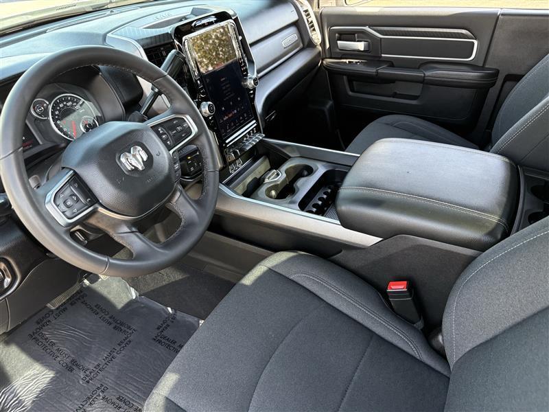 RAM 3500 Big Horn Regular Cab 4WD DRW 2026