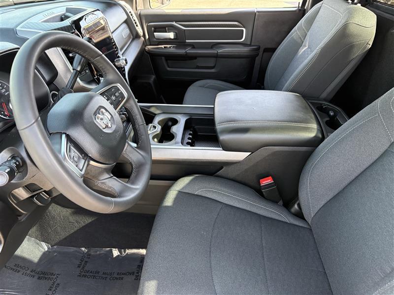 RAM 3500 Big Horn Regular Cab 4WD DRW 2026