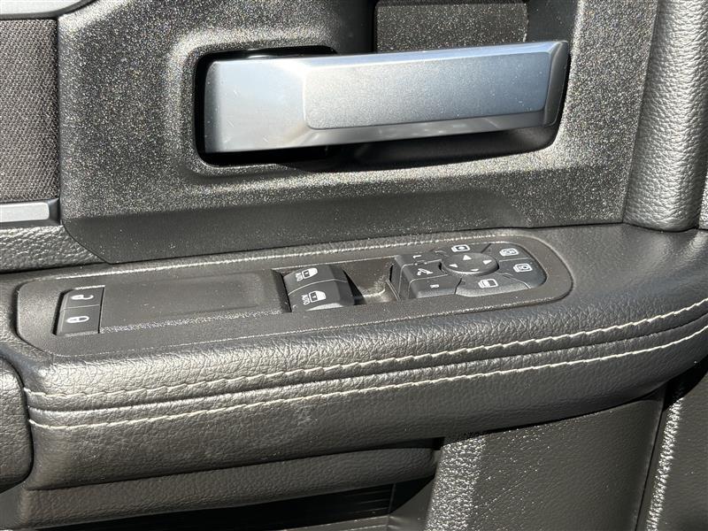 RAM 3500 Big Horn Regular Cab 4WD DRW 2026