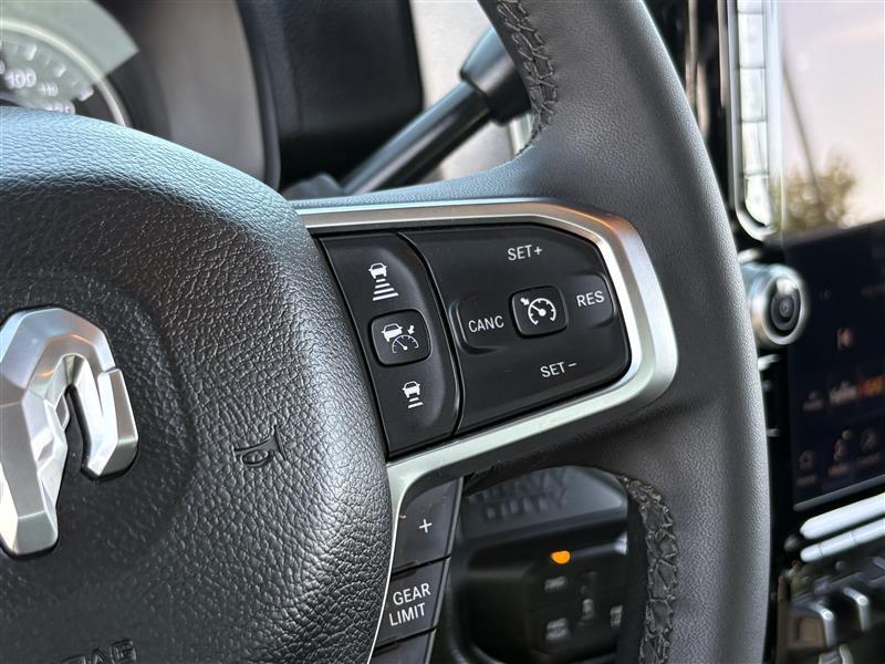 RAM 3500 Big Horn Regular Cab 4WD DRW 2026