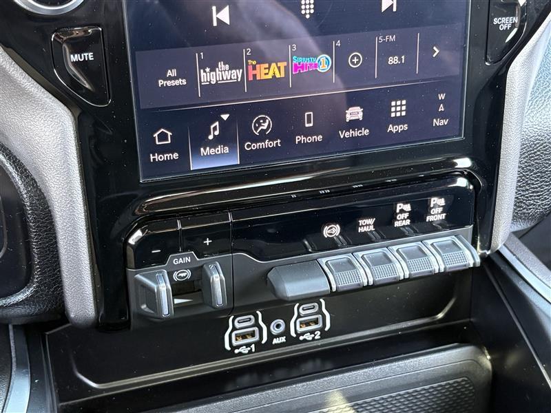 RAM 3500 Big Horn Regular Cab 4WD DRW 2026