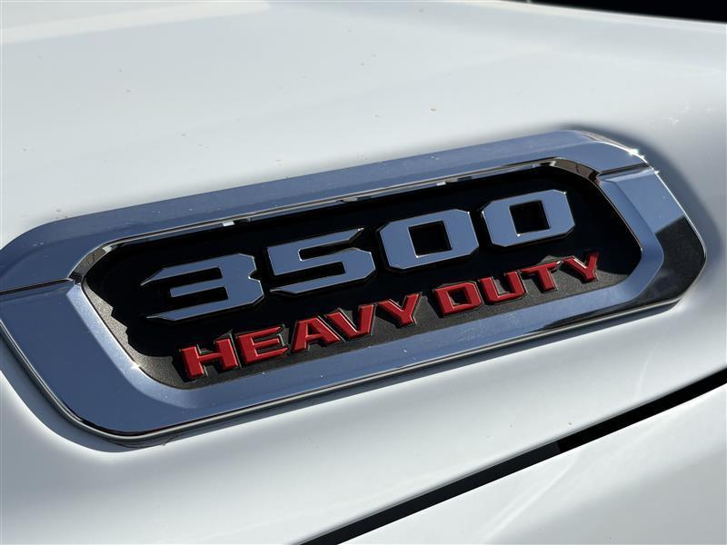 RAM 3500 Big Horn Regular Cab 4WD DRW 2026