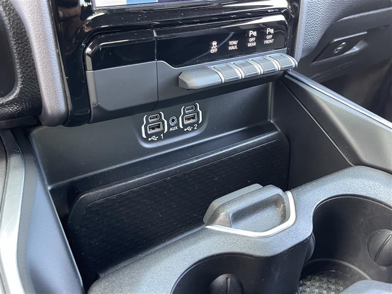 RAM 1500 Laramie Crew Cab SWB 4WD 2022