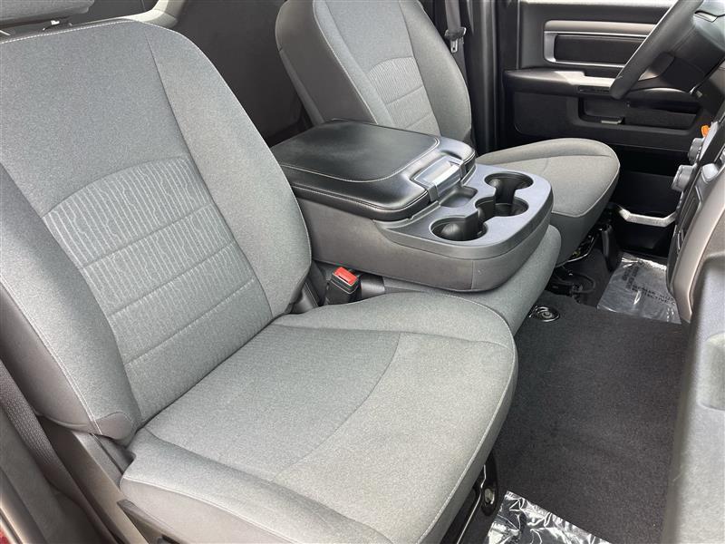 RAM 1500 SLT Quad Cab 4WD 2022