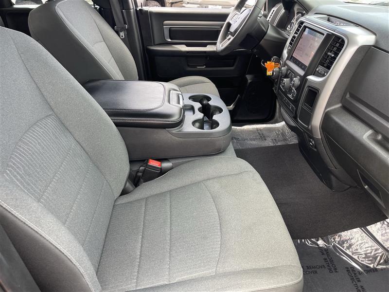 RAM 1500 SLT Quad Cab 4WD 2022