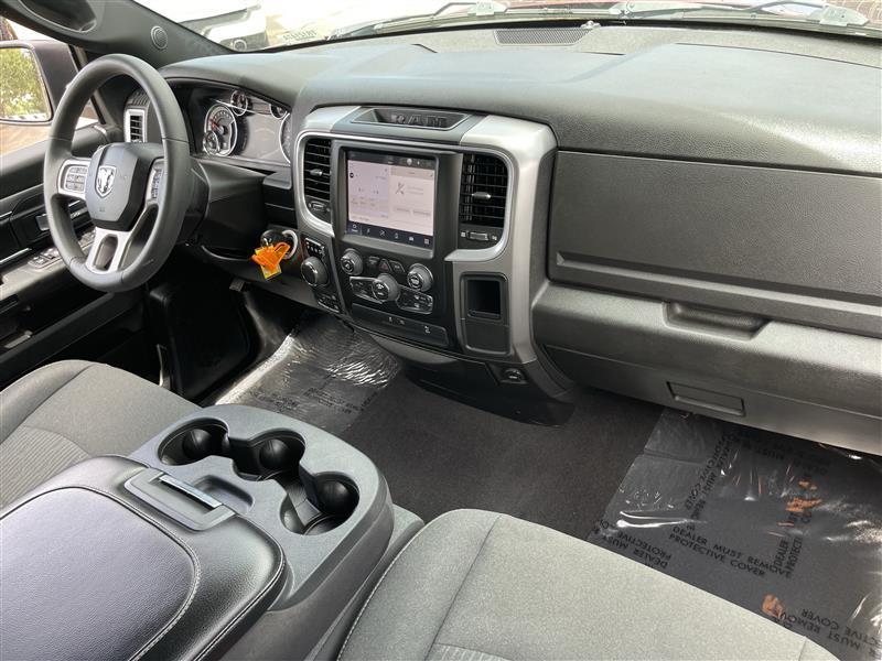 RAM 1500 SLT Quad Cab 4WD 2022
