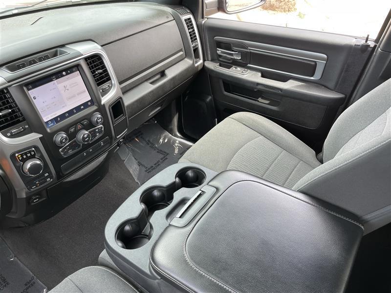 RAM 1500 SLT Quad Cab 4WD 2022