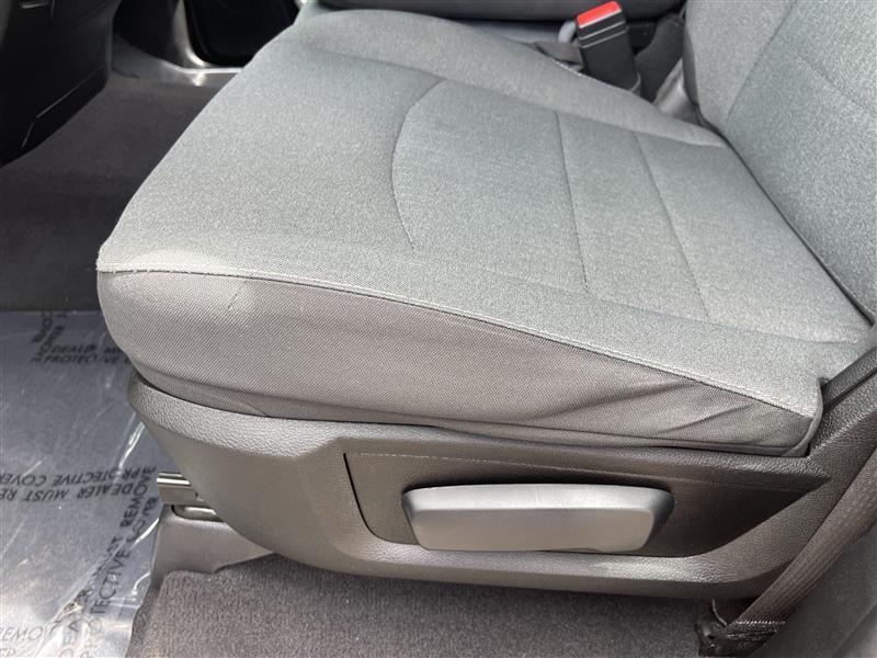 RAM 1500 SLT Quad Cab 4WD 2022