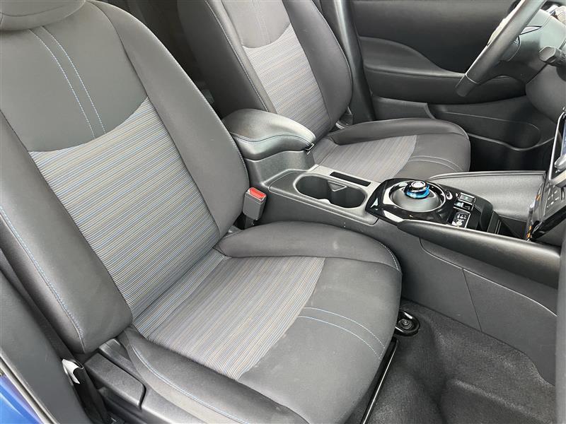 Nissan Leaf SV 2022