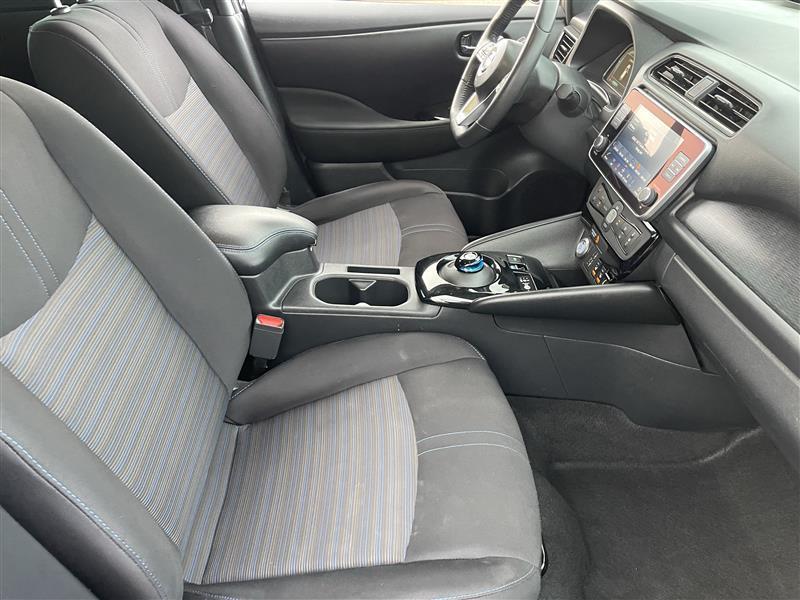 Nissan Leaf SV 2022