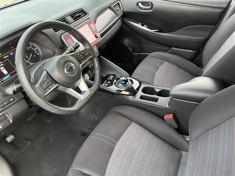 Nissan Leaf SV 2022