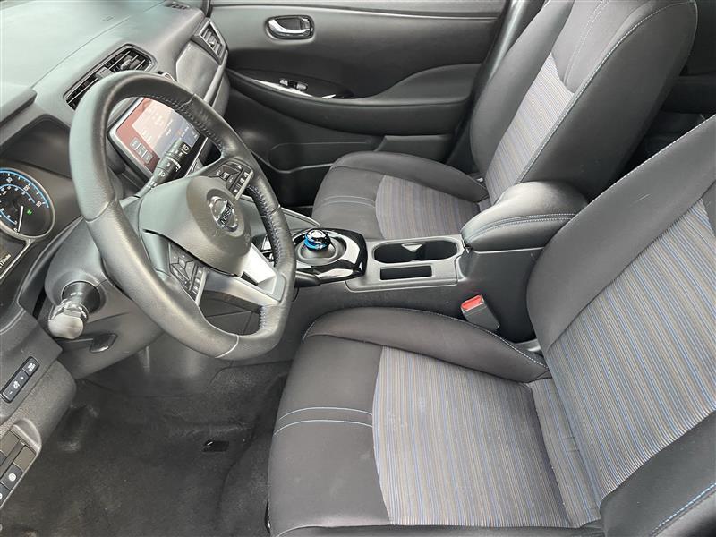 Nissan Leaf SV 2022