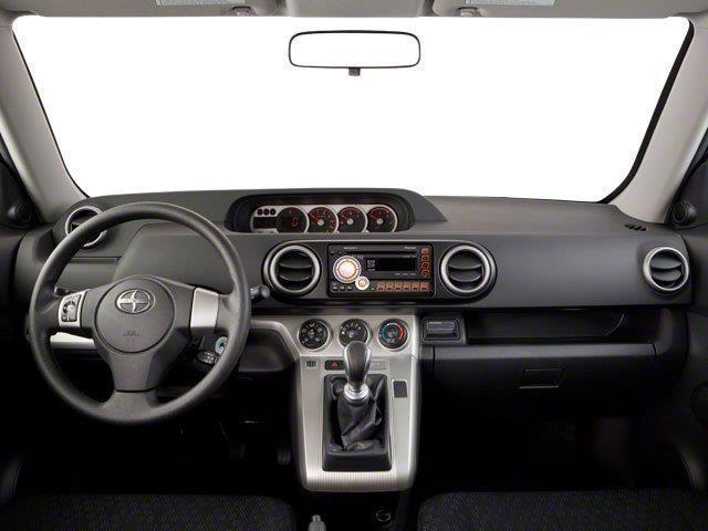 Scion xB 5-Door Wagon 5-Spd MT 2010