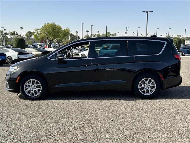 Chrysler Pacifica Select 2025