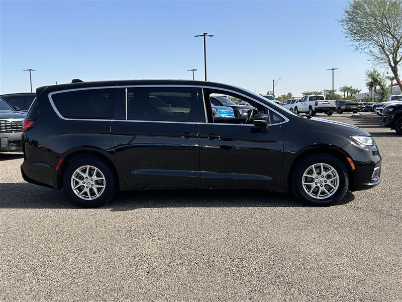 Chrysler Pacifica Select 2025
