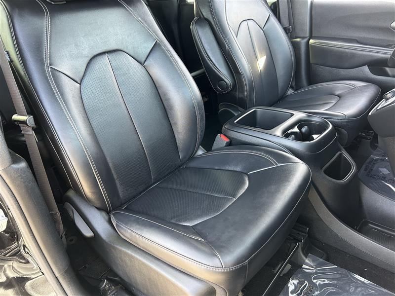 Chrysler Pacifica Select 2025
