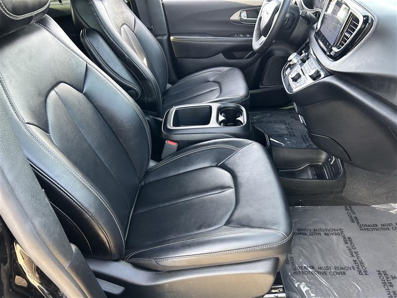 Chrysler Pacifica Select 2025