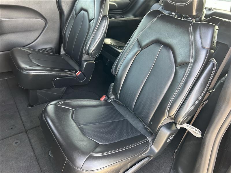 Chrysler Pacifica Select 2025